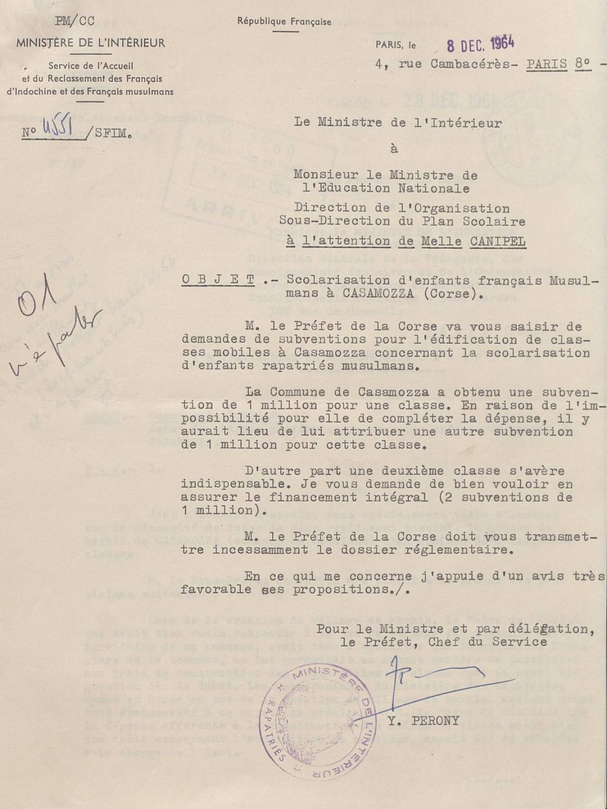 Illustration 12 : lettre du ministre de l’Intérieur au ministre de l’Éducation nationale relative à la scolarisation d’enfants français musulmans à Casamozza, 8 décembre 1964 (Archives nationales, 1977074/3)