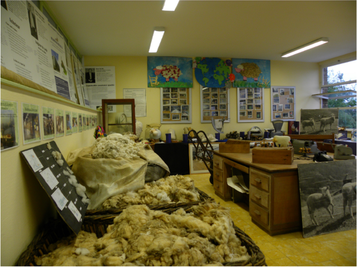Vue de l'une des 2 salles de clalsse du musée sur la grande histoire du textile à La Tossée, Tourcoing 09/2014