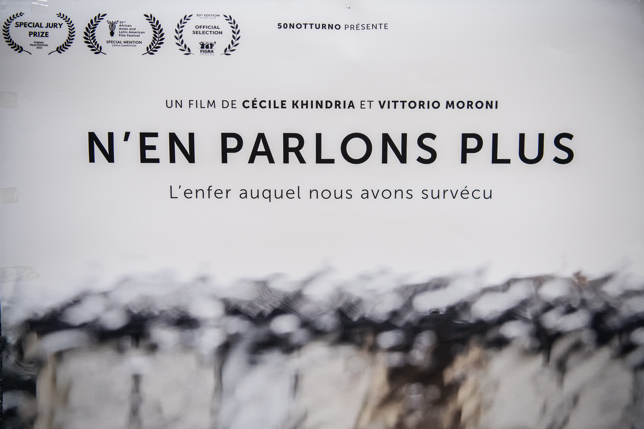 L'affiche du documentaire « N’en parlons plus » de Cécile Khindria et Vittorio Moroni