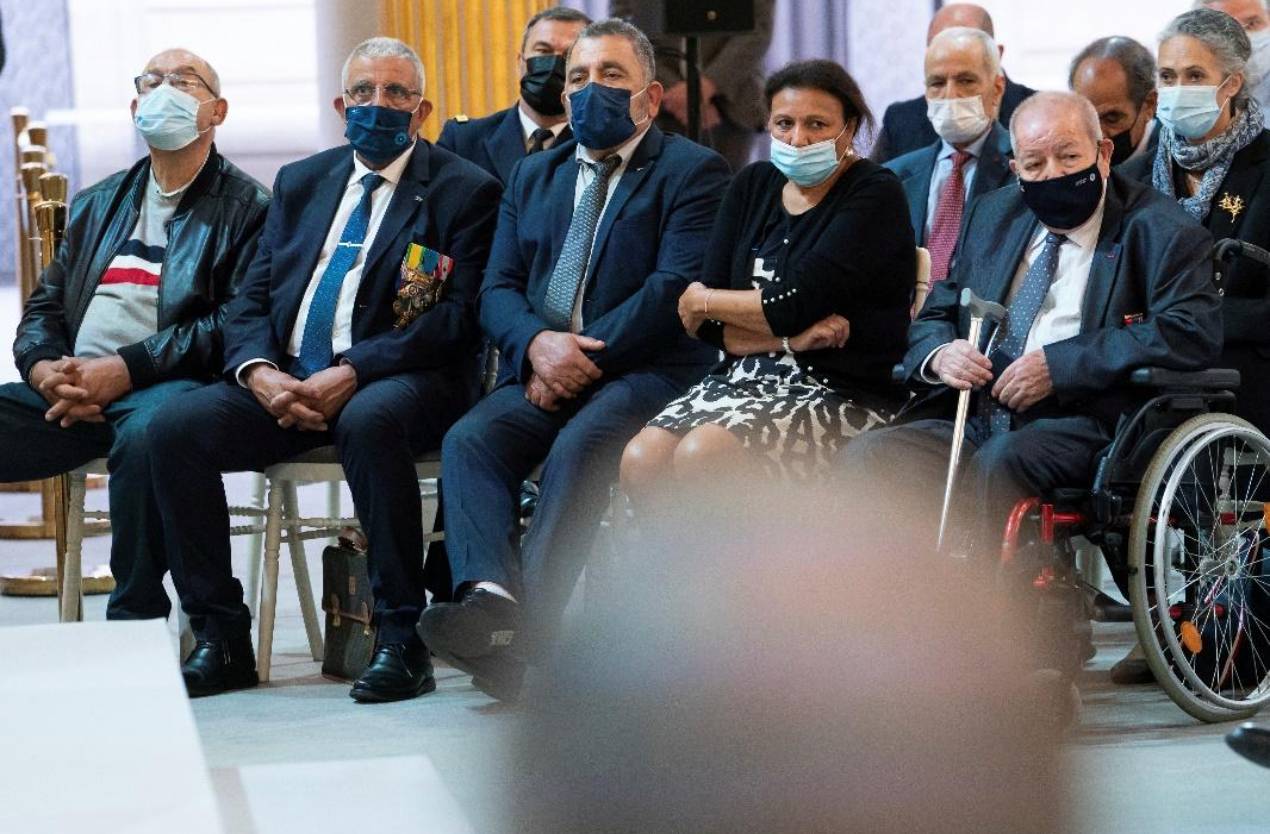Vue d'une partie des Harkis et de leurs familles présents à la cérémonie d’hommage du Président de la République demandant pardon au nom de la République, le 20 septembre 2021 à Paris.