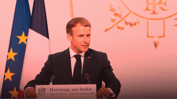 Vue officielle du Président de la République Emmanuel Macron, demandant pardon aux Harkis au nom de la République le 20 septembre 2021 à Paris